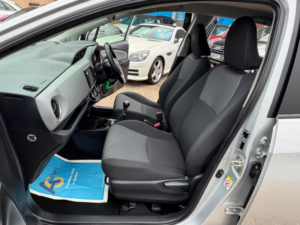 2015 Toyota Yaris 1.33 Dual Vvt-I Icon Euro 5 5dr Euro 5 in Silver — image 4