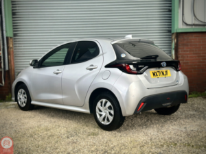 2021 Toyota Yaris Vvt-H Icon E-CVT Euro 6 Automatic (e-Cvt) Petrol/hybrid 1.5l in Silver — image 3