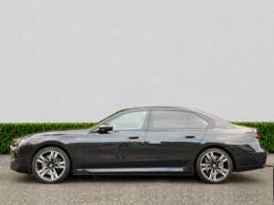 2024 BMW 7 Series 3.0 750e 22.1kwh M Sport Saloon 4dr Petrol Plug-In Hybrid Auto Xdrive Euro 6 (s/s) (489 Ps) in Black — image 4