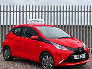 2016 Toyota Aygo 1.0 Vvt-I X-Play Euro 6 5dr in Red — image 2