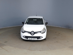 2014 Renault Clio 1.2 16v Dynamique Medianav Euro 5 5dr in White — image 2