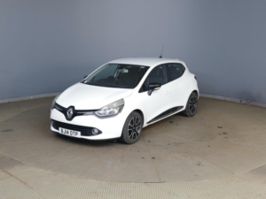 2014 Renault Clio 1.2 16v Dynamique Medianav Euro 5 5dr in White — image 3
