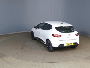 2014 Renault Clio 1.2 16v Dynamique Medianav Euro 5 5dr in White — image 4