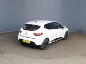 2014 Renault Clio 1.2 16v Dynamique Medianav Euro 5 5dr in White — image 6