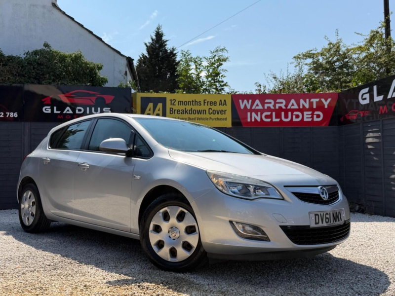 2011 Vauxhall Astra 1.6 16v Exclusiv Auto Euro 5 5dr in Silver — image 1