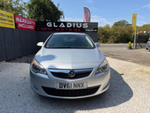2011 Vauxhall Astra 1.6 16v Exclusiv Auto Euro 5 5dr in Silver — image 2