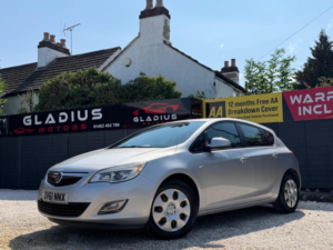 2011 Vauxhall Astra 1.6 16v Exclusiv Auto Euro 5 5dr in Silver — image 3
