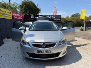 2011 Vauxhall Astra 1.6 16v Exclusiv Auto Euro 5 5dr in Silver — image 5