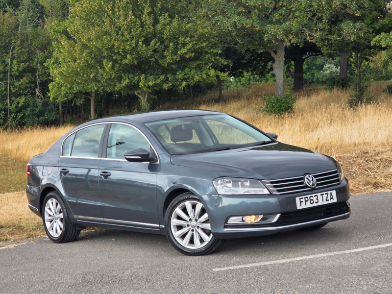 2013 Volkswagen Passat 2.0 Tdi Bluemotion Tech Highline Saloon 4dr Diesel Manual Euro 5 (s/s) (140 Ps) in Grey — image 1
