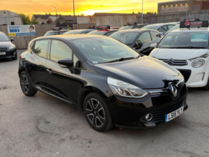 2015 Renault Clio 0.9 Tce Dynamique Medianav Euro 5 (s/s) 5dr in Black — image 4