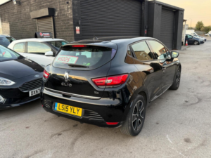 2015 Renault Clio 0.9 Tce Dynamique Medianav Euro 5 (s/s) 5dr in Black — image 5