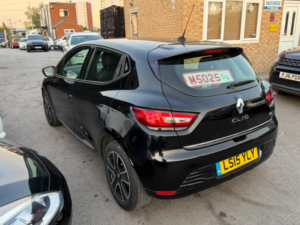 2015 Renault Clio 0.9 Tce Dynamique Medianav Euro 5 (s/s) 5dr in Black — image 6