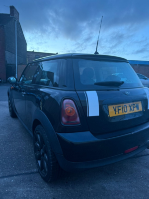 2010 MINI Hatch 1.6 First Hatch in Black — image 3