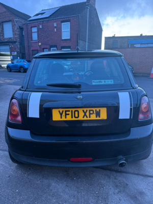 2010 MINI Hatch 1.6 First Hatch in Black — image 4