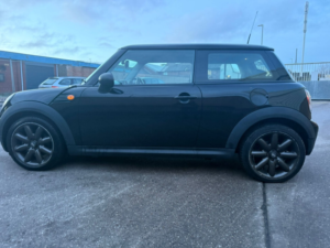 2010 MINI Hatch 1.6 First Hatch in Black — image 5