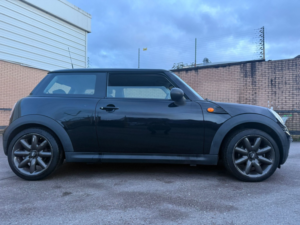 2010 MINI Hatch 1.6 First Hatch in Black — image 6
