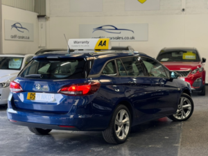 2022 Vauxhall Astra 1.5 Turbo D Sri Nav in Blue — image 6