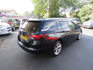 2016 Vauxhall Astra 1.6 Cdti Blueinjection Sri Sports Tourer Euro 6 (s/s) 5dr in Black — image 5
