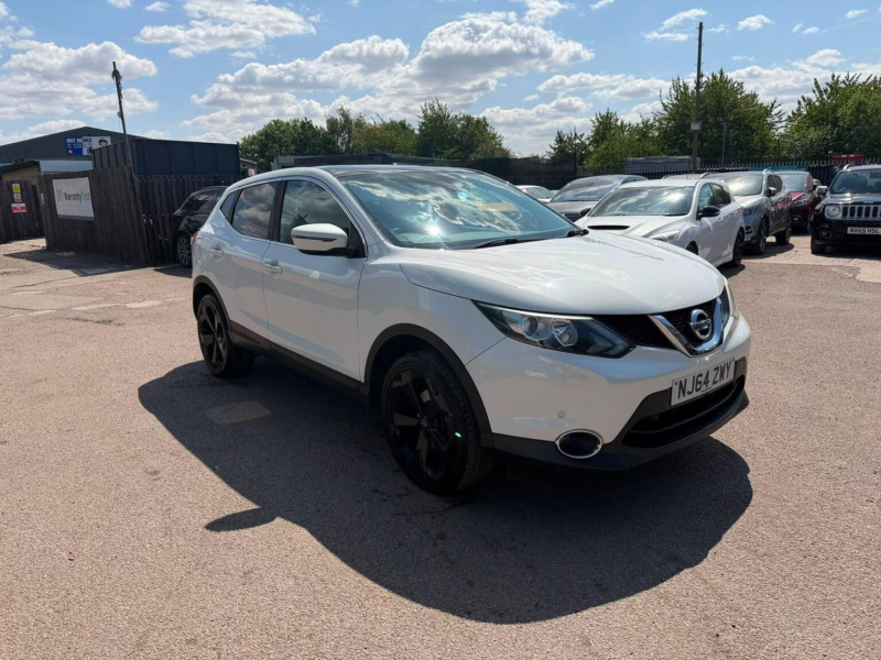 2014 Nissan Qashqai 1.5 Dci Acenta Premium 2WD Euro 5 (s/s) 5dr in White — image 1