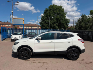 2014 Nissan Qashqai 1.5 Dci Acenta Premium 2WD Euro 5 (s/s) 5dr in White — image 5