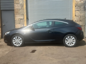 2013 Vauxhall Astra Gtc 1.4t Sri Coupe 3dr Petrol Auto Euro 5 (140 Ps) in Black — image 4