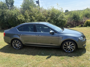 2014 Skoda Octavia 2.0 Tdi Laurin & Klement in Grey — image 5