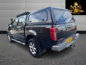 2014 Nissan Navara 2.5 Dci Tekna in Black — image 5