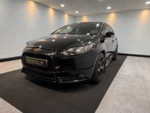 2012 Ford Focus 2.0 T Ecoboost St-2 in Black — image 5