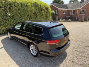 2015 Volkswagen Passat 2.0 Tdi Bluemotion Tech Se Business in Black — image 2