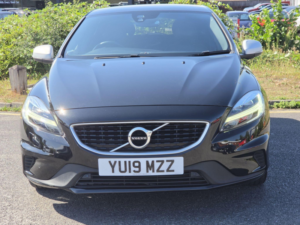 2019 Volvo V40 1.5 T2 R-Design Edition Auto Euro 6 (s/s) 5dr in Black — image 2