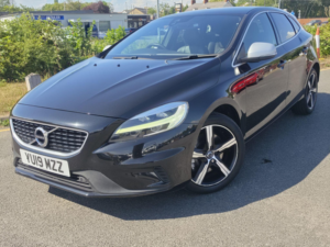 2019 Volvo V40 1.5 T2 R-Design Edition Auto Euro 6 (s/s) 5dr in Black — image 3