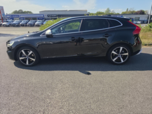 2019 Volvo V40 1.5 T2 R-Design Edition Auto Euro 6 (s/s) 5dr in Black — image 5