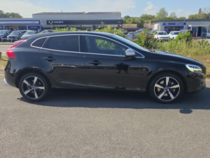 2019 Volvo V40 1.5 T2 R-Design Edition Auto Euro 6 (s/s) 5dr in Black — image 6