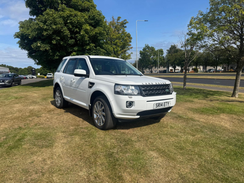 2014 Land Rover Freelander 2 2.2 Sd4 Se Tech SUV 5dr Diesel Commandshift 4WD Euro 5 (190 Ps) in White — image 1