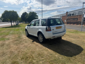 2014 Land Rover Freelander 2 2.2 Sd4 Se Tech SUV 5dr Diesel Commandshift 4WD Euro 5 (190 Ps) in White — image 3