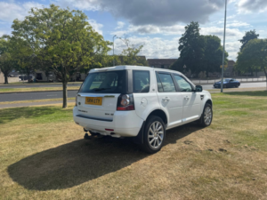 2014 Land Rover Freelander 2 2.2 Sd4 Se Tech SUV 5dr Diesel Commandshift 4WD Euro 5 (190 Ps) in White — image 4