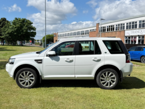 2014 Land Rover Freelander 2 2.2 Sd4 Se Tech SUV 5dr Diesel Commandshift 4WD Euro 5 (190 Ps) in White — image 5