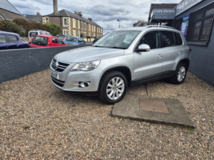 2010 Volkswagen Tiguan 2.0 Tdi Se in Silver — image 2