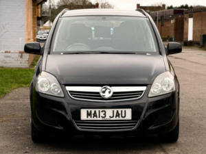 2013 Vauxhall Zafira 1.6 16v Exclusiv Euro 5 5dr in Black — image 3