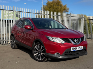 2014 Nissan Qashqai 1.5 Dci Tekna SUV 5dr Diesel Manual 2WD Euro 5 (s/s) (110 Ps) in Red — image 2