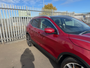 2014 Nissan Qashqai 1.5 Dci Tekna SUV 5dr Diesel Manual 2WD Euro 5 (s/s) (110 Ps) in Red — image 3