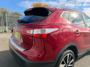 2014 Nissan Qashqai 1.5 Dci Tekna SUV 5dr Diesel Manual 2WD Euro 5 (s/s) (110 Ps) in Red — image 5