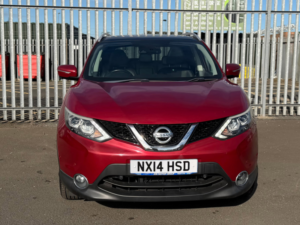 2014 Nissan Qashqai 1.5 Dci Tekna SUV 5dr Diesel Manual 2WD Euro 5 (s/s) (110 Ps) in Red — image 6