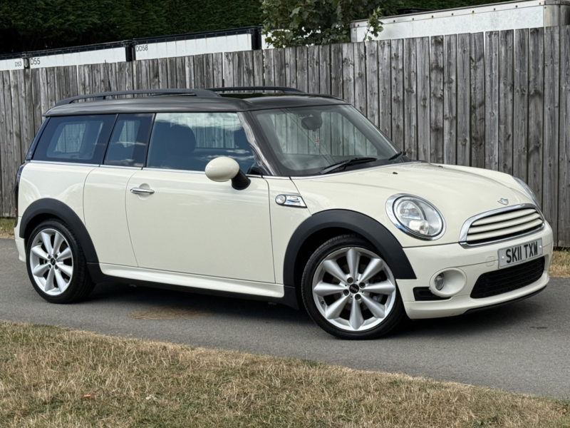 2011 MINI Clubman 1.6 Cooper Clubman in White — image 1