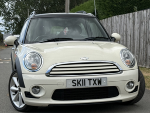 2011 MINI Clubman 1.6 Cooper Clubman in White — image 2
