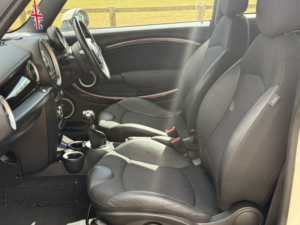 2011 MINI Clubman 1.6 Cooper Clubman in White — image 3