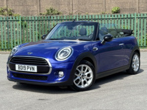 2019 MINI Convertible 1.5 Convertible Cooper Classic in Blue — image 3