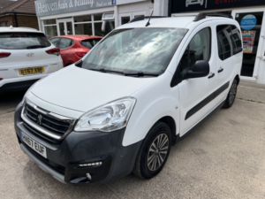 2017 Peugeot Partner Tepee 1.6 Bluehdi Outdoor in White — image 6