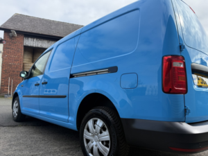 2016 Volkswagen Caddy Maxi 2.0 Tdi C20 Bluemotion Tech Startline in Blue — image 4