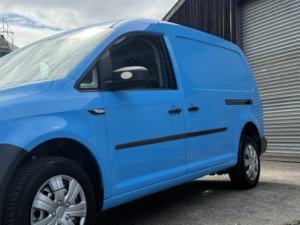 2016 Volkswagen Caddy Maxi 2.0 Tdi C20 Bluemotion Tech Startline in Blue — image 5